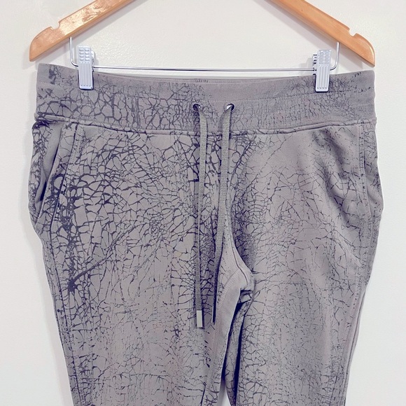 Lululemon Warm Down Jogger *7/8 Length Thread Dye Rover Black 12 - Picture 8 of 14